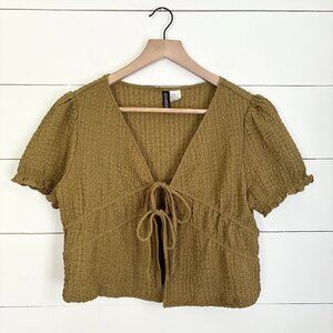 H&M olive green textured tie front top sz medium